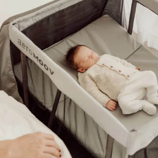 AeroMoov prenosivi krevetac, sivi 